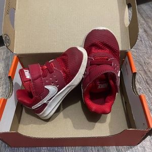 Toddler Nike shoes 5c